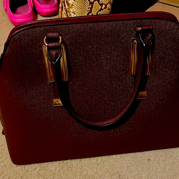 Burgundy hand bag - Picture 1 of 3
